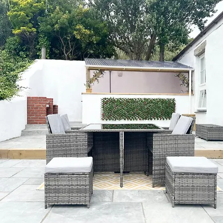 Charming Retreat For 6 With Social Garden * Marazion