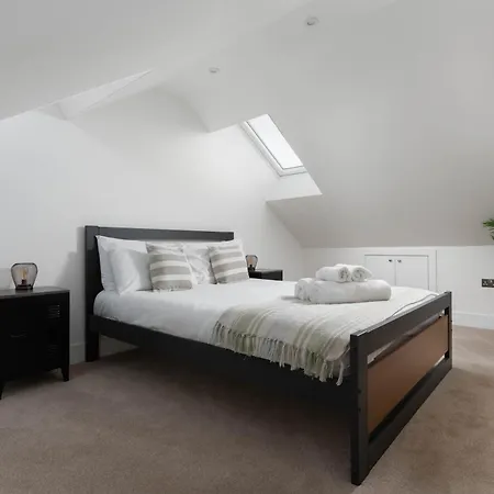 Charming Retreat For 6 With Social Garden *