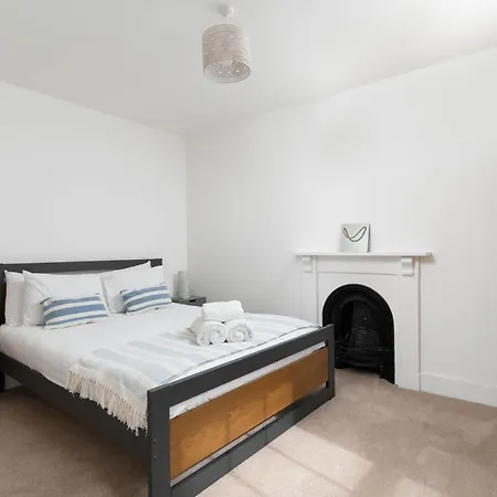 Charming Retreat For 6 With Social Garden Marazion