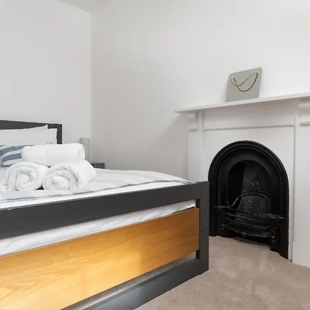 Charming Retreat For 6 With Social Garden Marazion